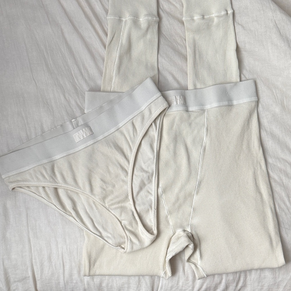 SKIMS Bone Ribbed Set - Picture 2 of 4